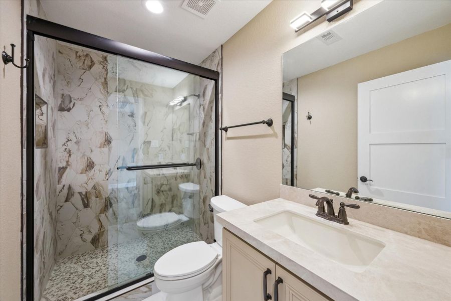 Furnished interior view inside a new home in , Kemah (Image 13).