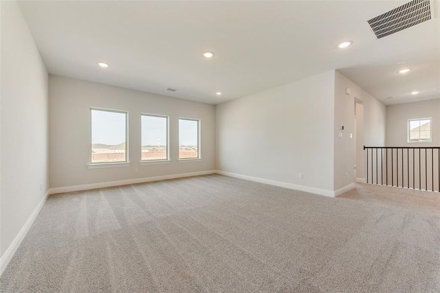 Spacious, unfurnished interior of a new home in Villages of Creekwood, Frisco (Image 38).