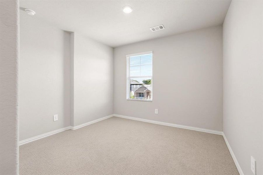 Spacious, unfurnished interior of a new home in Westmoor, Sherman (Image 18).