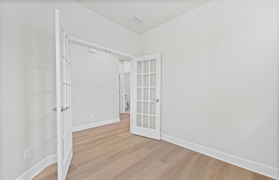 Spacious, unfurnished interior of a new home in Del Webb at Lake Oconee, Greensboro (Image 12).