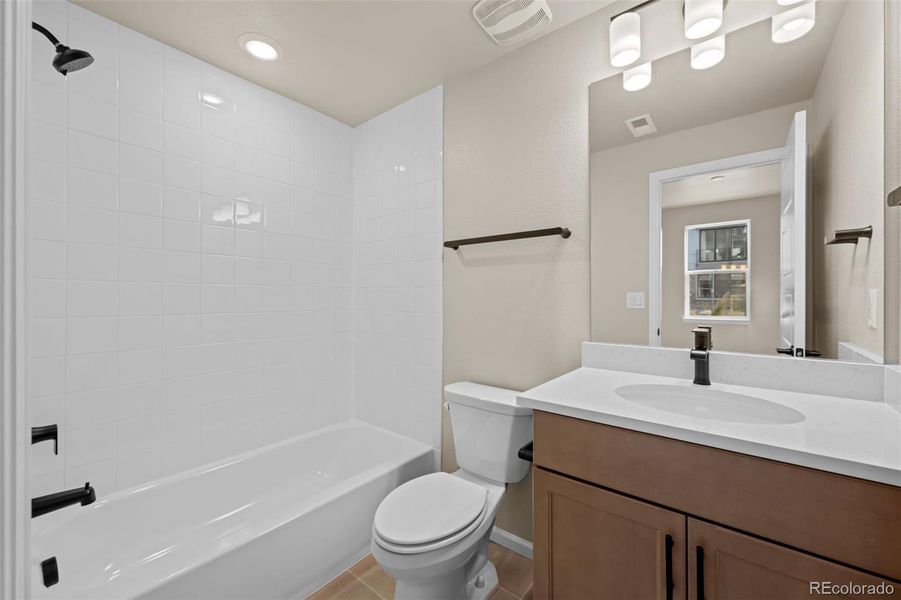 Furnished interior view inside a new home in Baseline, Broomfield (Image 10).