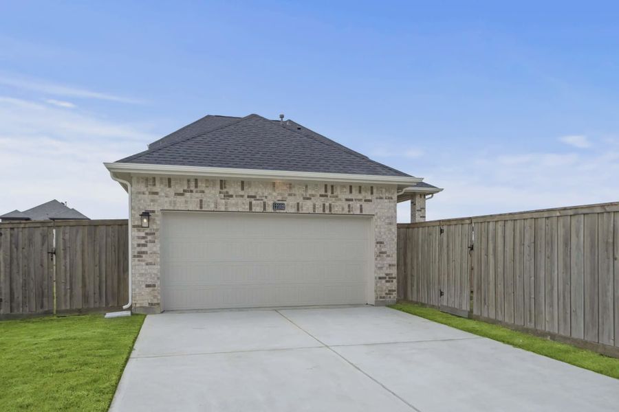 Representative exterior photo of a completed home built from the St Andrews by Chesmar Homes in Riceland Alley Loads, Mont Belvieu, TX (Image 29).