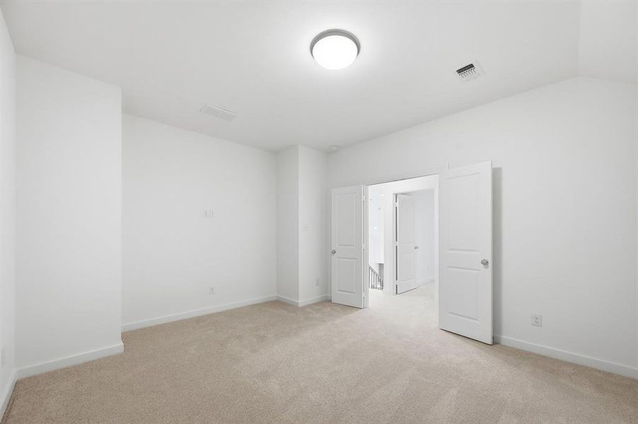 Spacious, unfurnished interior of a new home in Hillstead, Lavon (Image 23).