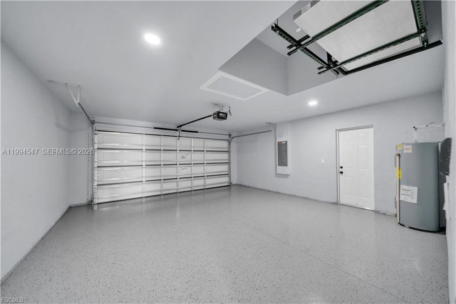 Spacious, unfurnished interior of a new home in , Lehigh Acres (Image 37).