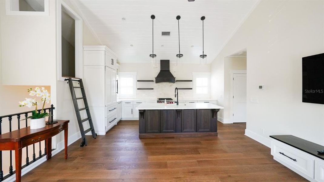 Living room apartment over garage