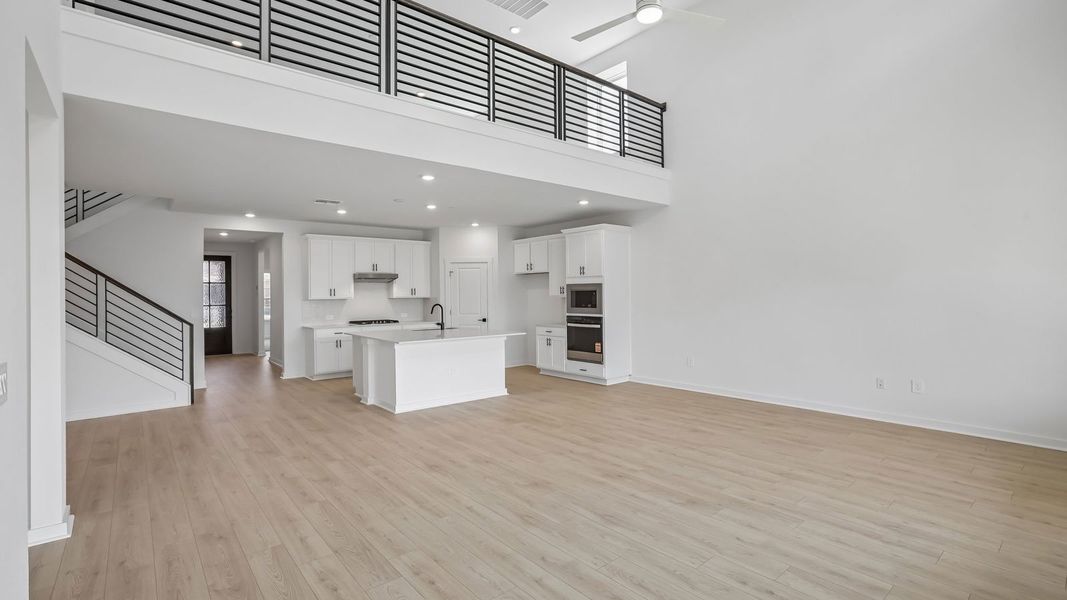Spacious, unfurnished interior of a new home in Rosenbusch Ranch, Leander (Image 29).