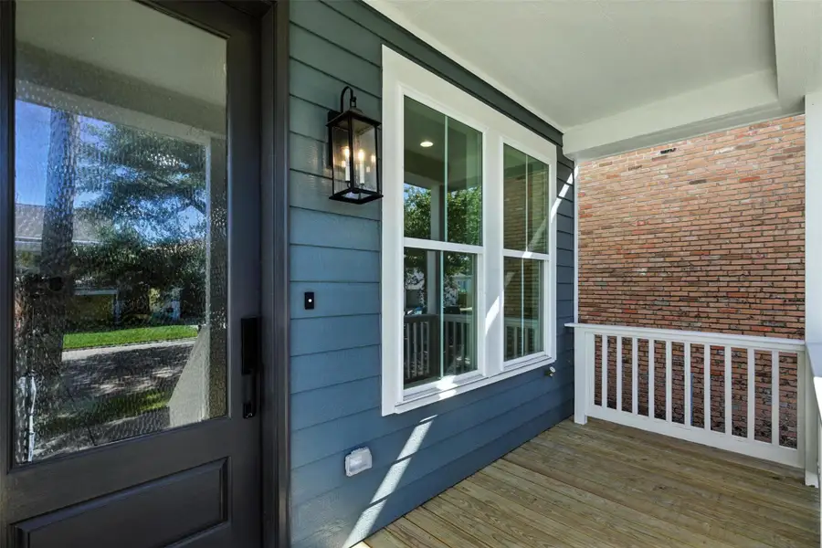 Exterior details and patio area of a home in , Galveston (Image 3).
