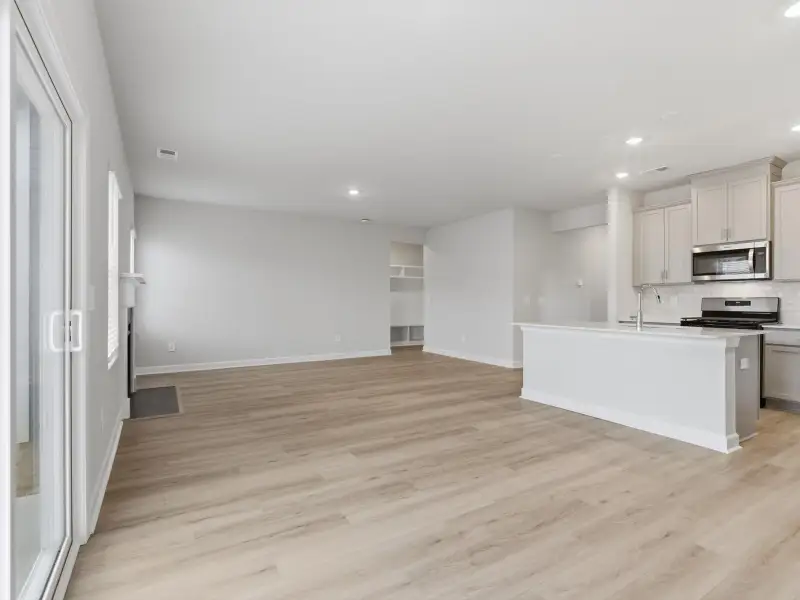 Spacious, unfurnished interior of a new home in Wexford Park, Fountain Inn (Image 11).