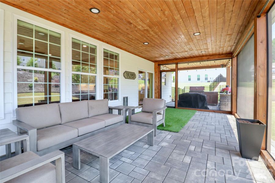 Exterior details and patio area of a home in Falls Cove, Troutman (Image 24).
