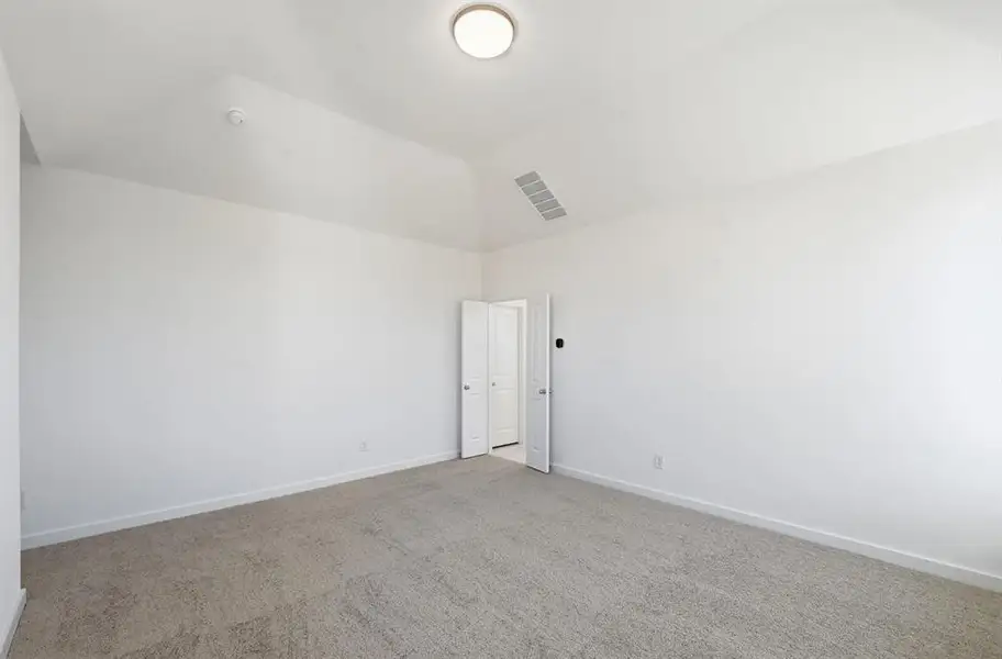 Spacious, unfurnished interior of a new home in Heartland, Crandall (Image 12).