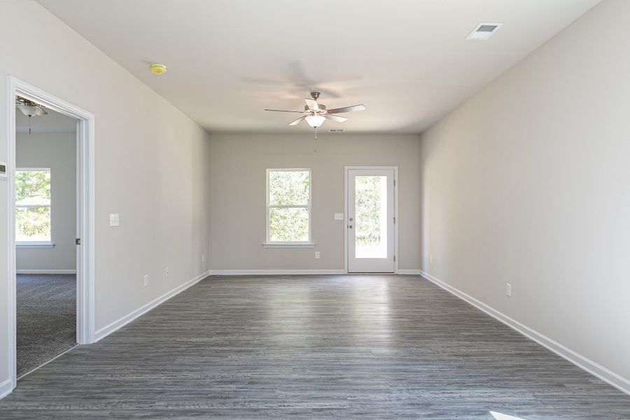 Spacious, unfurnished interior of a new home in Cantigny Park, Clarksville (Image 18).