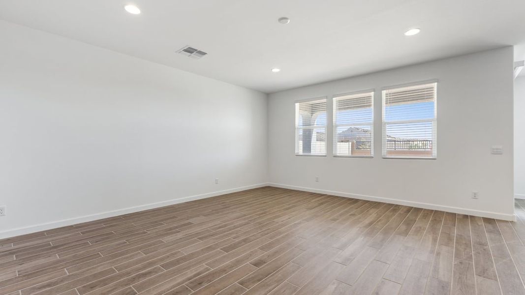 Spacious, unfurnished interior of a new home in Entrada Del Toro at Rancho Sahuarita, Sahuarita (Image 12).