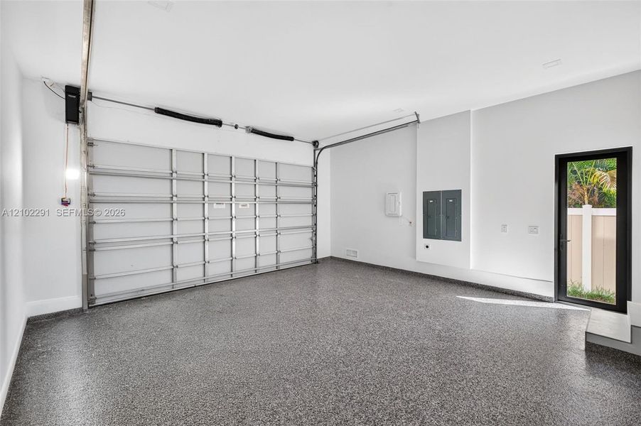 Spacious, unfurnished interior of a new home in , Fort Lauderdale (Image 44). Spacious, unfurnished interior of a new home in , Fort Lauderdale (Image 44).