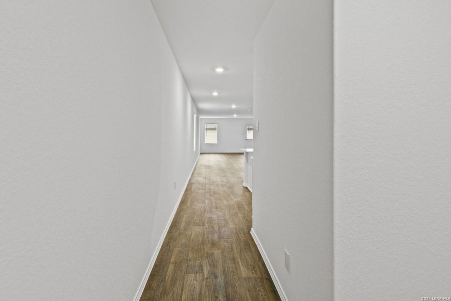 Spacious, unfurnished interior of a new home in Stonehill, San Antonio (Image 19).