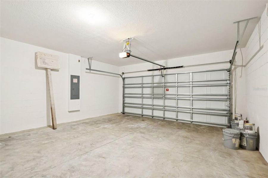 Spacious, unfurnished interior of a new home in , Poinciana (Image 32).