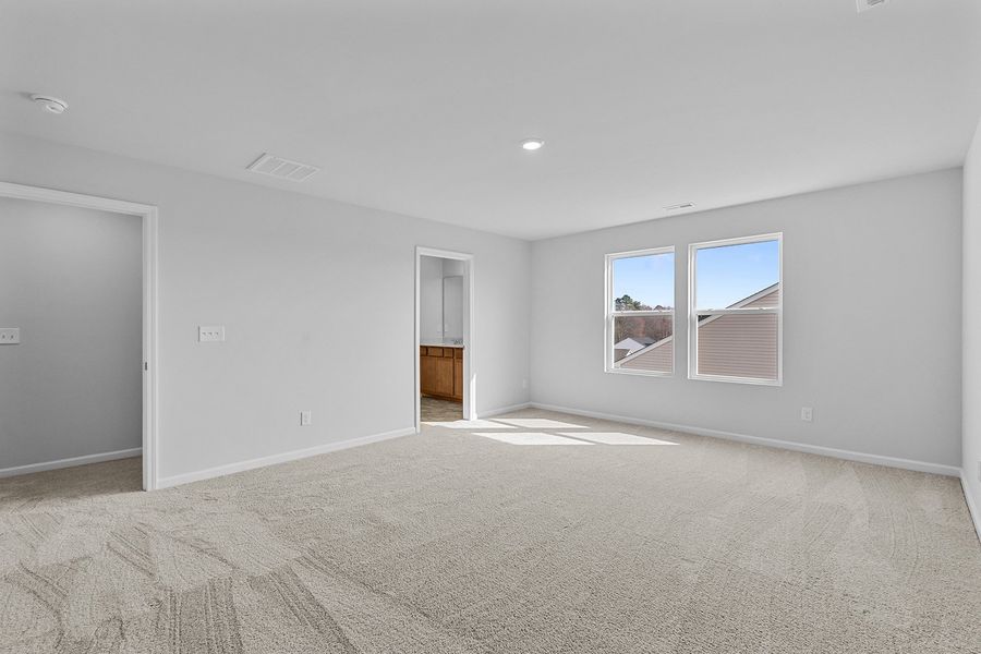 Spacious, unfurnished interior of a new home in Hanes Lake, Winston-Salem (Image 26).