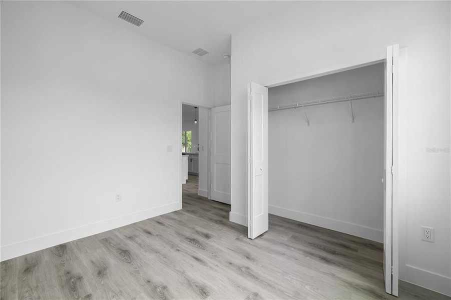 Spacious, unfurnished interior of a new home in , Ocala (Image 36).