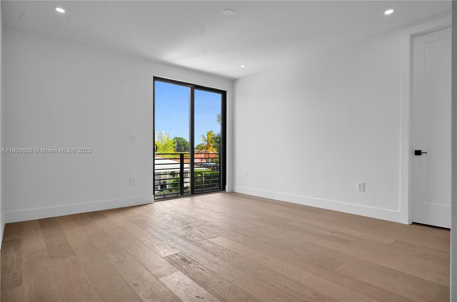 Spacious, unfurnished interior of a new home in , Miami (Image 15).