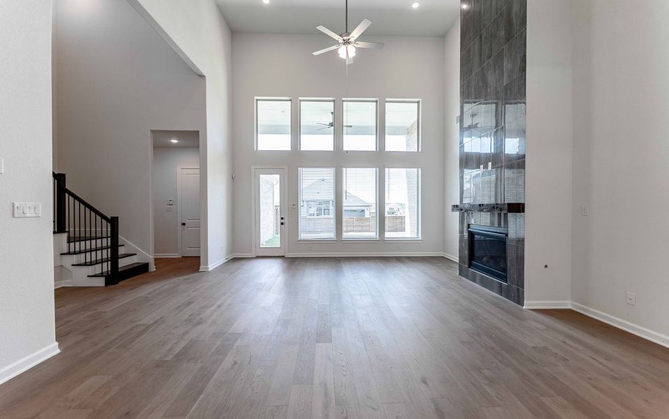 Spacious, unfurnished interior of a new home in Solterra, Mesquite (Image 15).