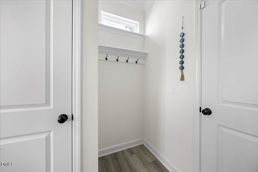 25-2A1A1194 coat rack