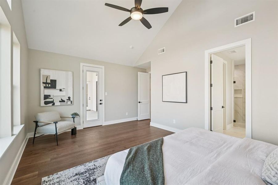 Furnished interior view inside a new home in , Grapevine (Image 16).