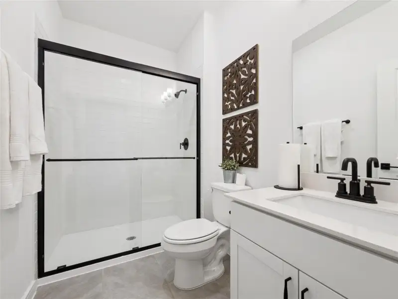 Hall bath 2 (*Photo not of actual home and used for illustration purposes only.)