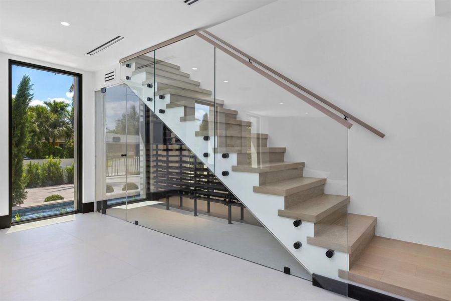 CLUBROOM / WINE VAULT CLUBROOM / WINE VAULT