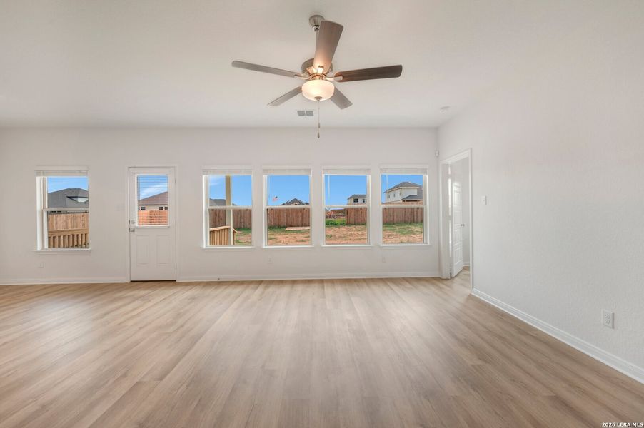 Spacious, unfurnished interior of a new home in Hickory Ridge Estates, Elmendorf (Image 19).