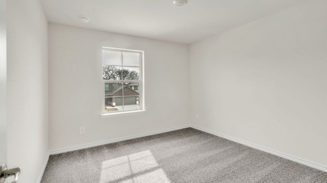 Spacious, unfurnished interior of a new home in The Landing at Hidden Lakes, McKinney (Image 25).