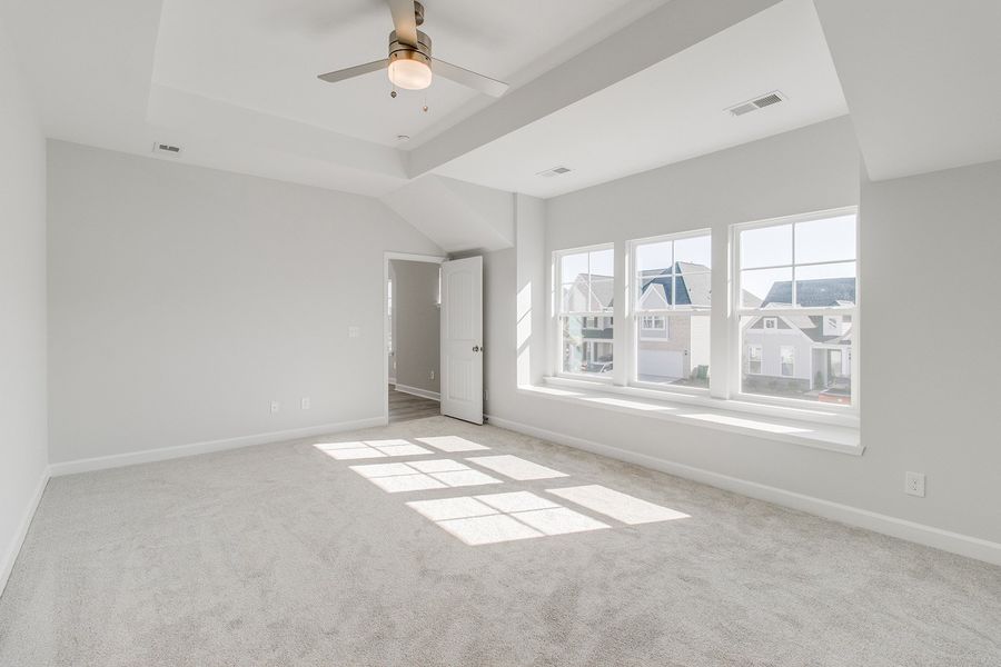 Spacious, unfurnished interior of a new home in Hendrix Farms, Lexington (Image 27).