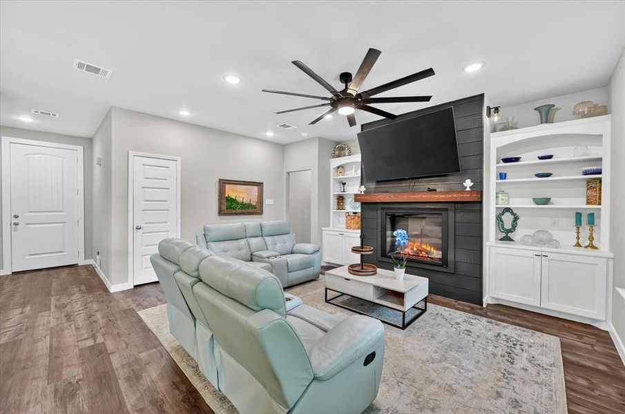 Furnished interior view inside a new home in , Cleburne (Image 6).