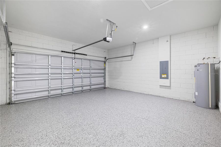Spacious, unfurnished interior of a new home in , Citrus Springs (Image 14).