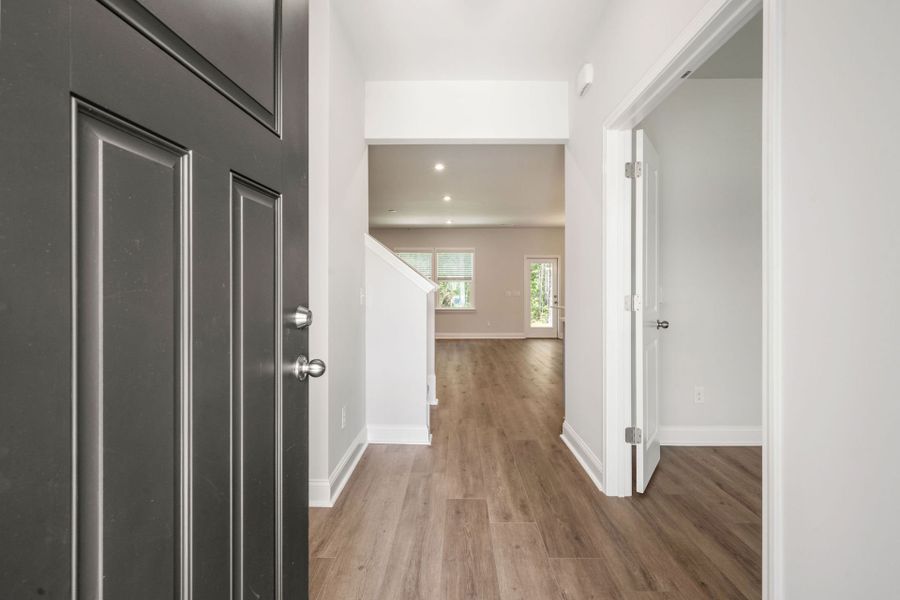 Spacious, unfurnished interior of a new home in Waterways, Richmond Hill (Image 13).