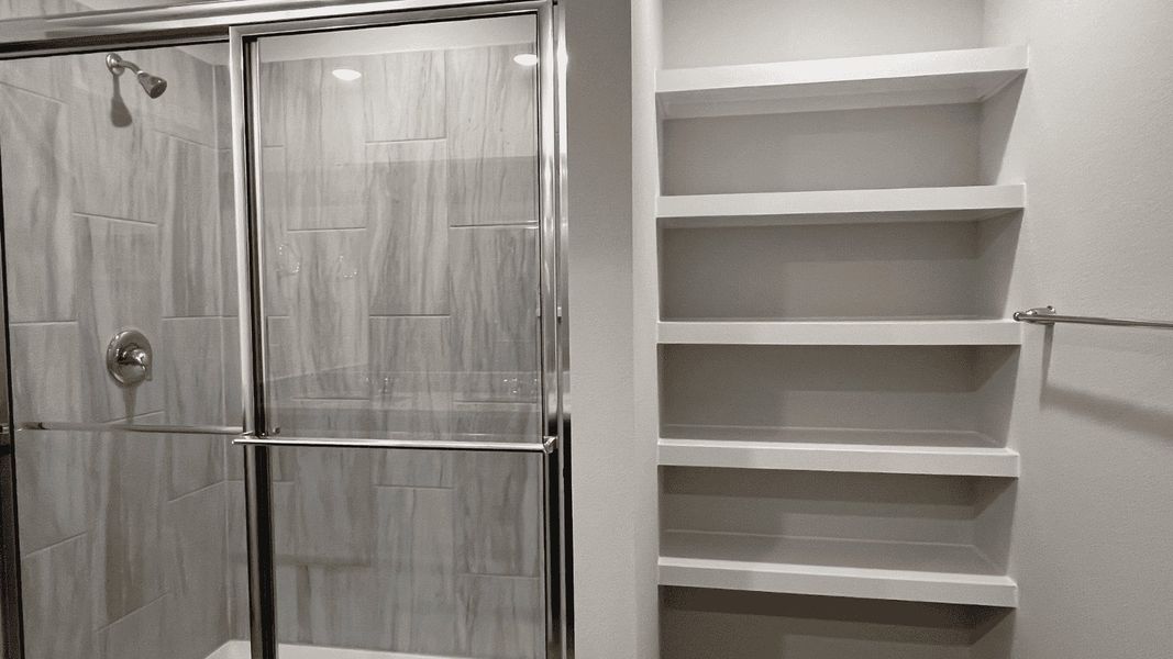 Close-up of interior finishes inside a home in Saratoga Crossing, Corpus Christi (Image 7).