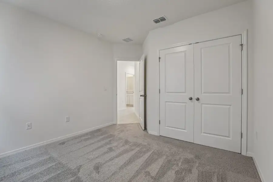 Representative unfurnished interior of a home built from the Vista by Maronda Homes in Malabar Springs, Palm Bay (Image 30).
