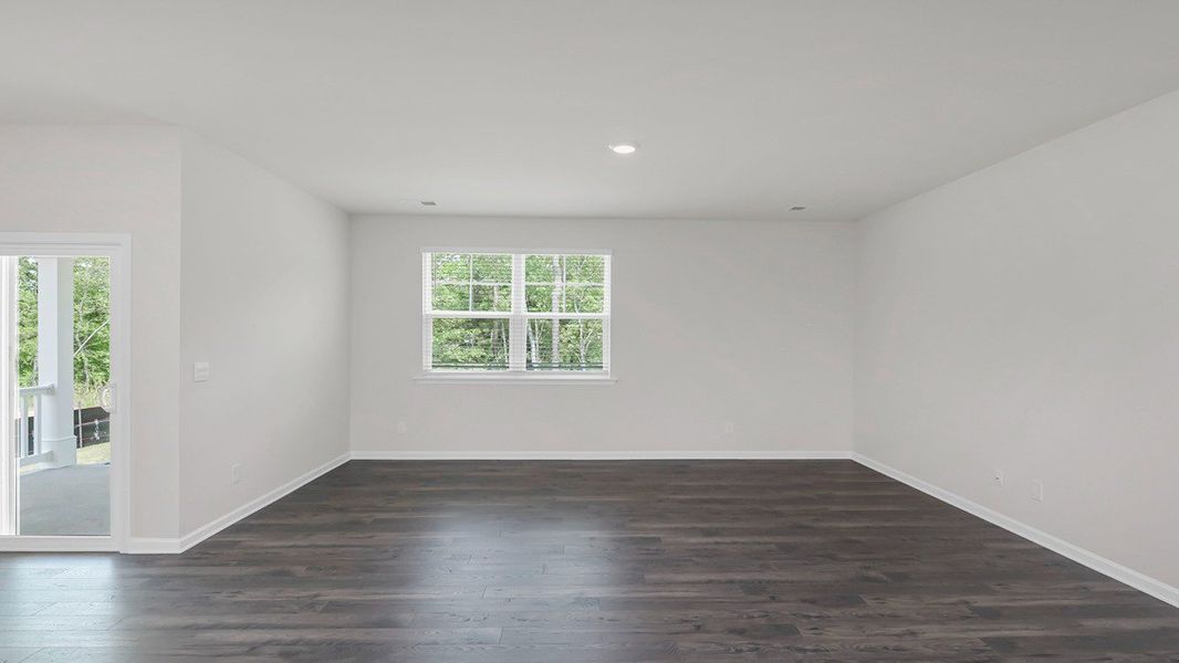 Spacious, unfurnished interior of a new home in Sease's Pond, Gilbert (Image 14).