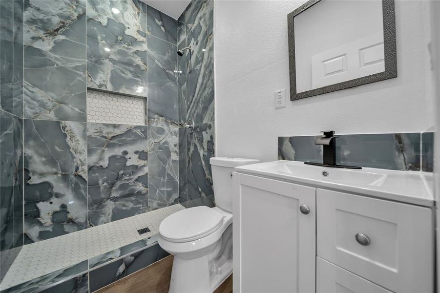 Furnished interior view inside a new home in , Dallas (Image 8).