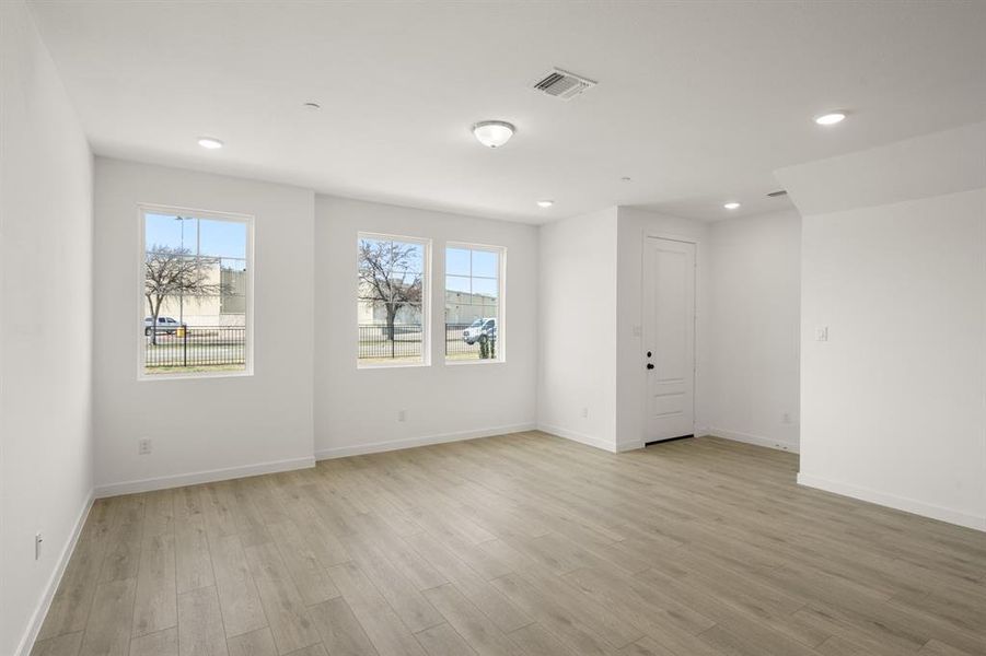 4_7625 Dakota- Living Room -2