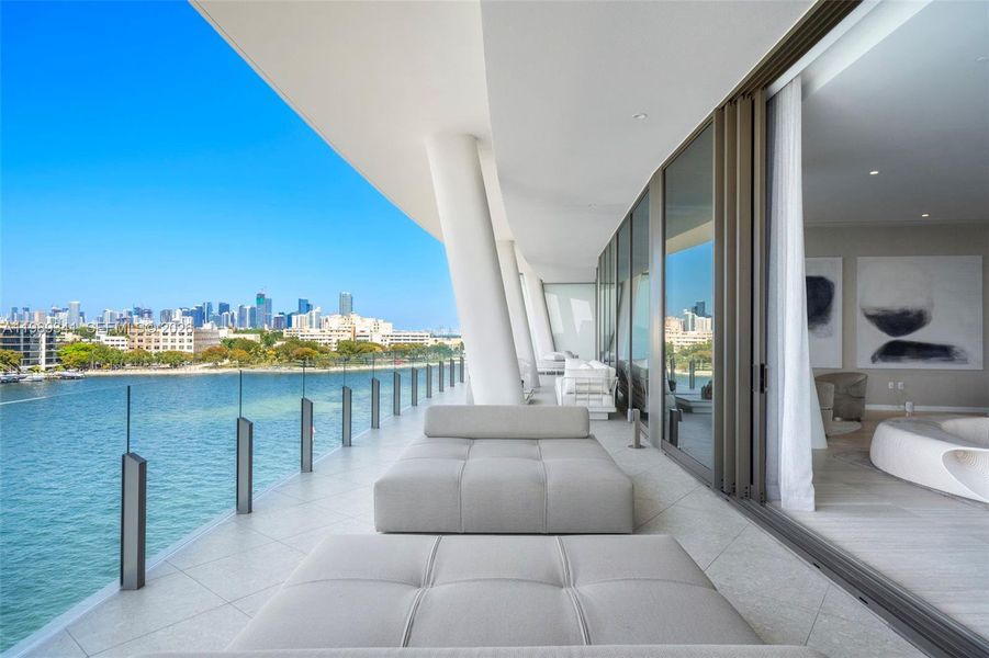 Condo located in Miami, FL showcasing its design and architecture (Image 30).
