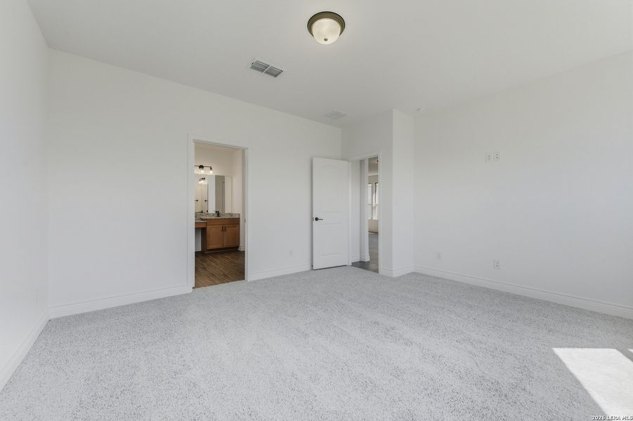 Spacious, unfurnished interior of a new home in Bison Ridge, San Antonio (Image 12).