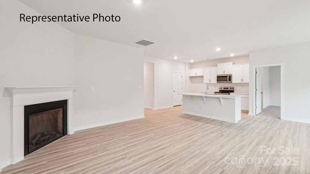 Spacious, unfurnished interior of a new home in Clark Creek Landing, Lincolnton (Image 14).
