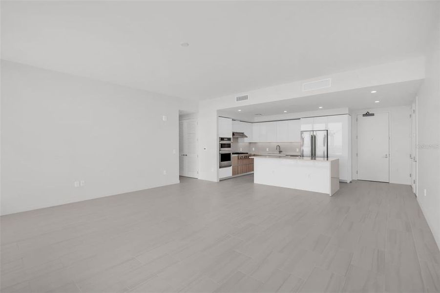 Spacious, unfurnished interior of a new home in , St. Petersburg (Image 53).