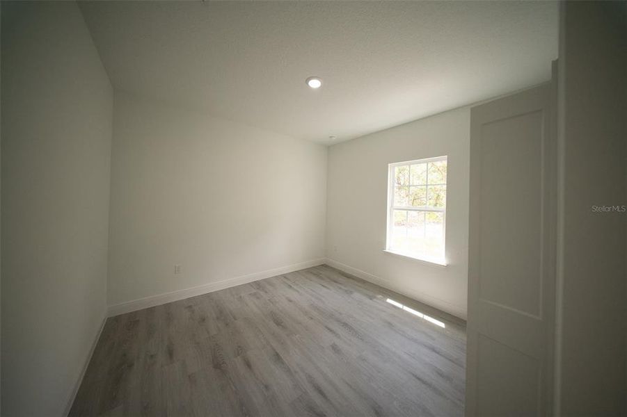 Spacious, unfurnished interior of a new home in , Ocala (Image 12).