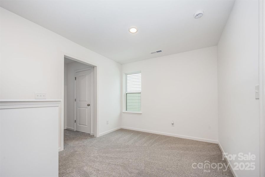 Spacious, unfurnished interior of a new home in , Peachland (Image 12).