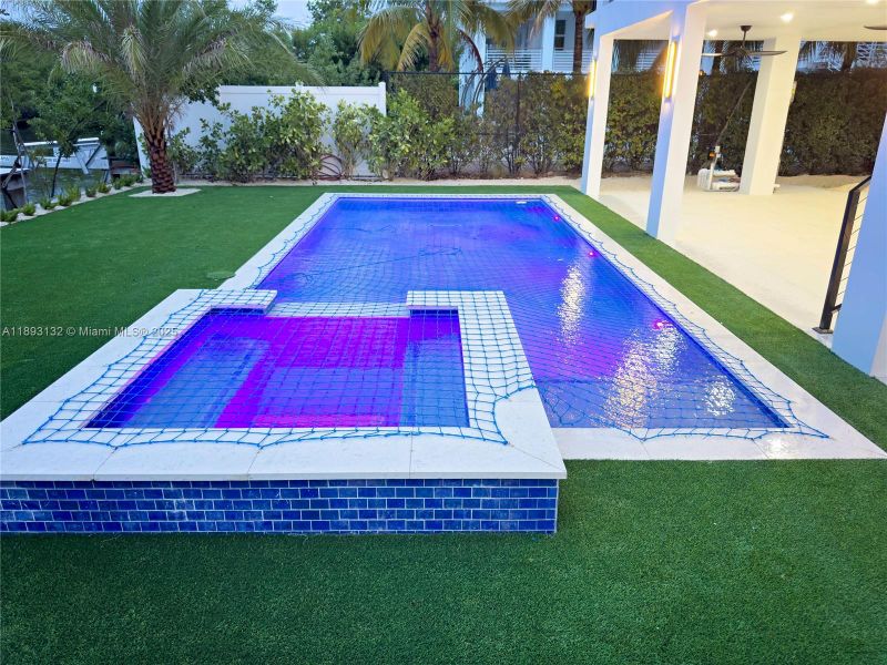 Exterior details and patio area of a home in , Tavernier (Image 31).