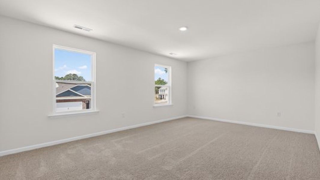 Spacious, unfurnished interior of a new home in Shahbain Reserve, Raeford (Image 26).