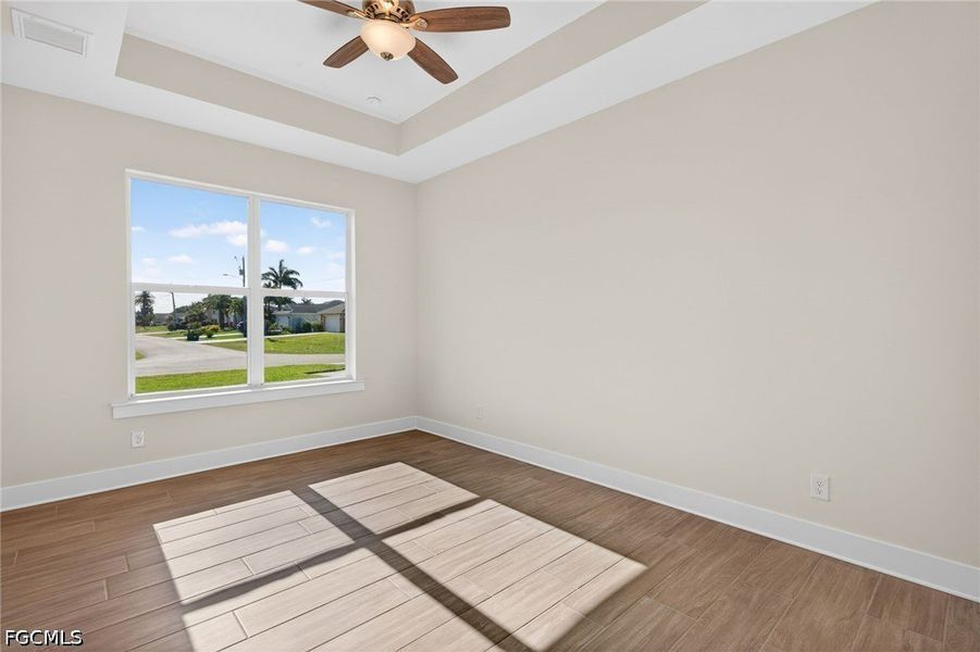 Spacious, unfurnished interior of a new home in Cape Coral, Cape Coral (Image 28).