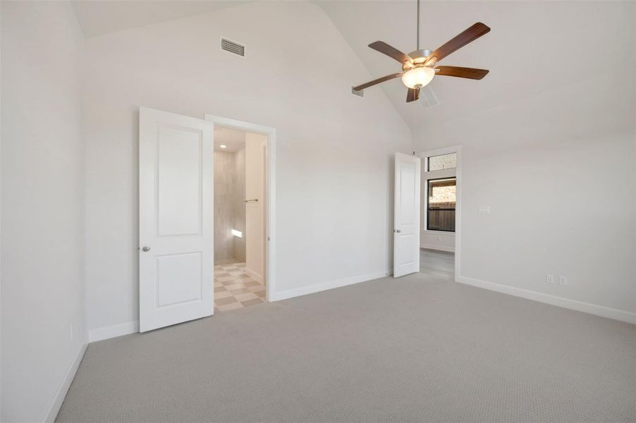 Spacious, unfurnished interior of a new home in Sienna - Grove Collection, Missouri City (Image 15).