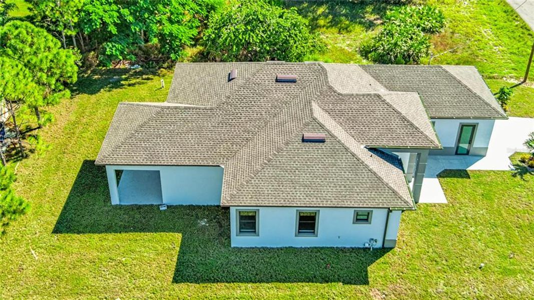 Exterior details and patio area of a home in , Lehigh Acres (Image 4).