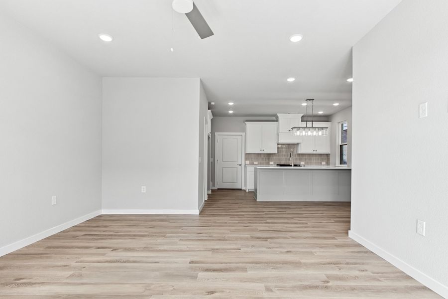 Spacious, unfurnished interior of a new home in Ten Mile Creek, Celina (Image 24).